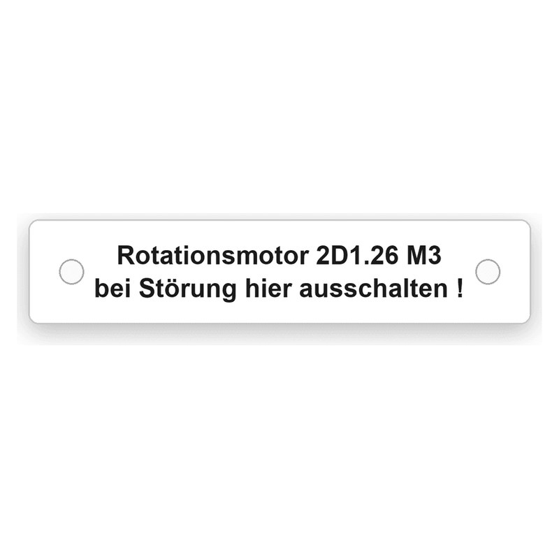 Breites rechteckiges weißes Schild mit zwei Bohrungen, schwarze Gravur in zwei Zeilen mit Rotationsmotor 2D1.26 M3 und bei Störung hier ausschalten