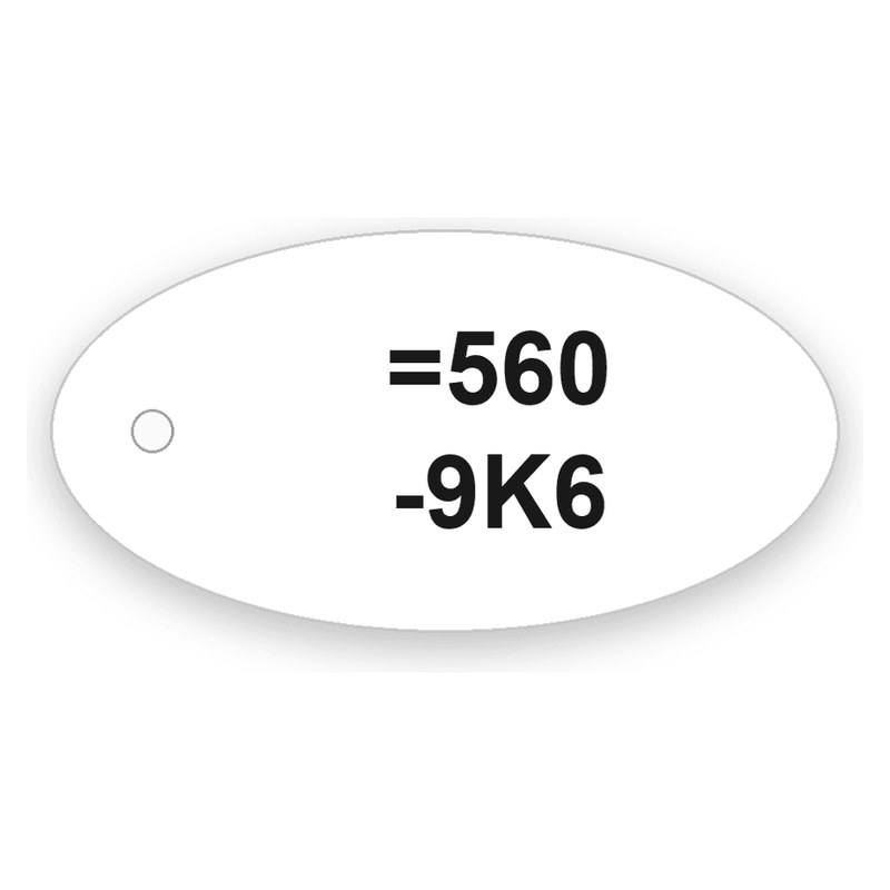 Ovales weißes Schild mit einer Bohrung links außen, schwarze Gravur in zwei Zeilen mit =560 und -9K6