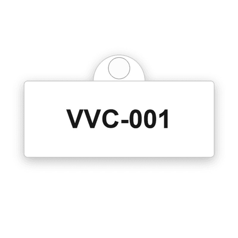 Rechteckiges weißes Hängeschild mit angesetzter runder Nase und Bohrung oben, schwarze Gravur VVC-001