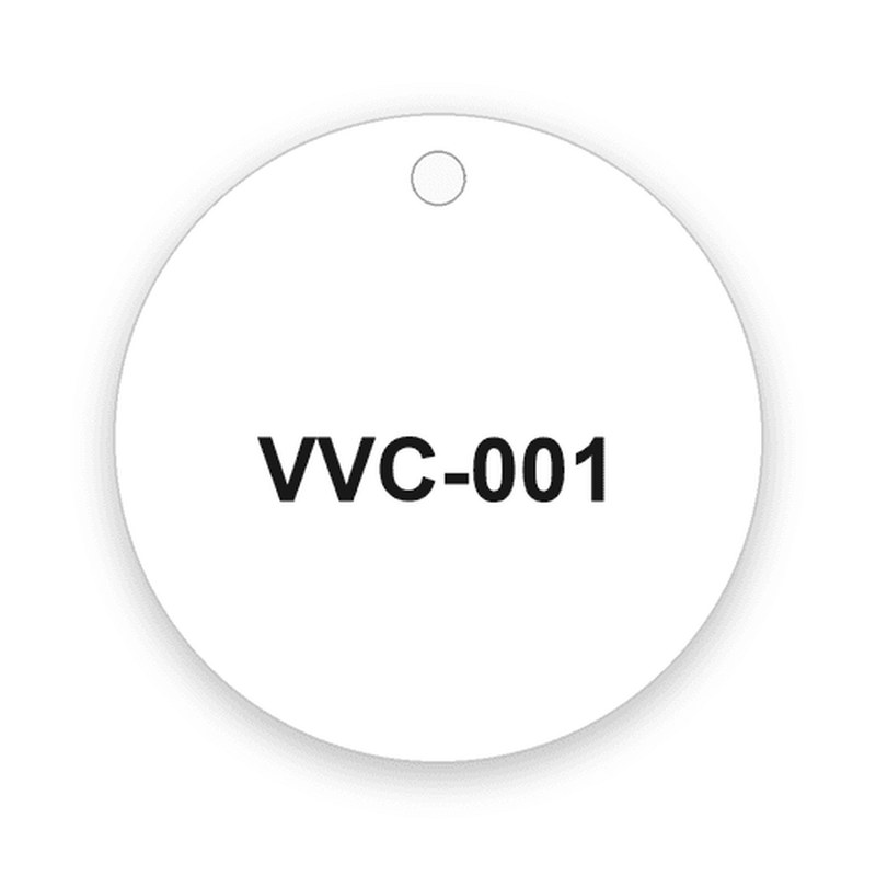 Runde weiße Ronde mit einer Bohrung am oberen Rand, schwarze Gravur VVC-001 in der Mitte