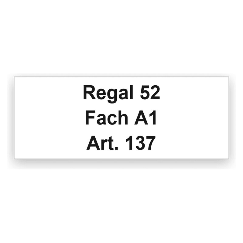 Rechteckiges weißes Lagerschild mit schwarzer Gravur, drei Zeilen mit Regal 52, Fach A1 und Art. 137