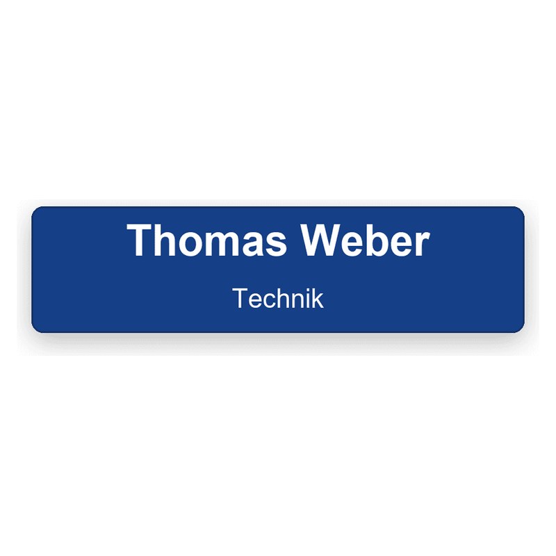 Rechteckiges dunkelblaues Namensschild mit weißer Gravur, Thomas Weber groß und Technik kleiner darunter