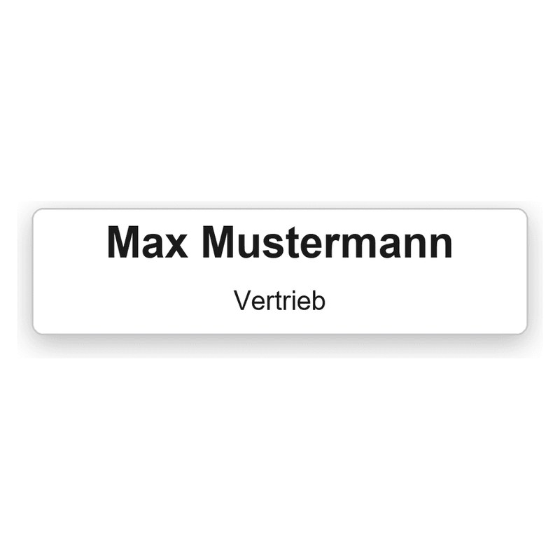 Rechteckiges weißes Namensschild mit schwarzer Gravur, Max Mustermann groß und Vertrieb kleiner darunter