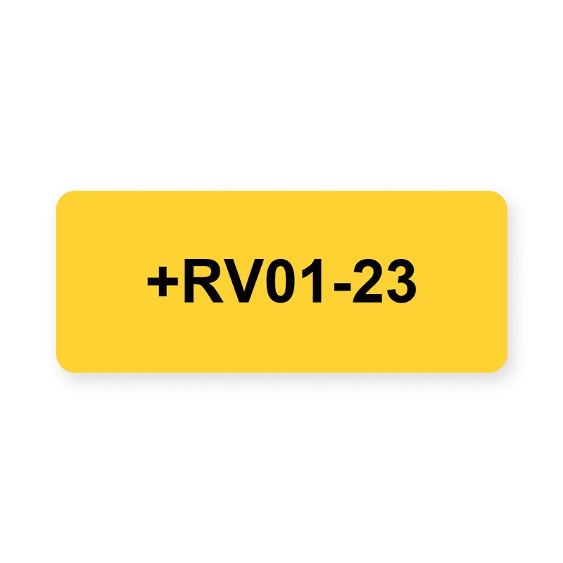 Rechteckiges Schaltschrankschild, gelber Grund mit schwarzer Gravur, eine Zeile mit +RV01-23