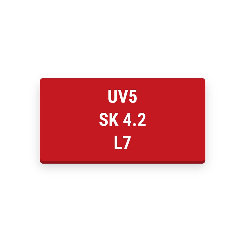 Rechteckiges Schild für die Sicherheitsbeleuchtung, roter Grund mit weißer Gravur, drei Zeilen mit UV5, SK 4.2 und L7